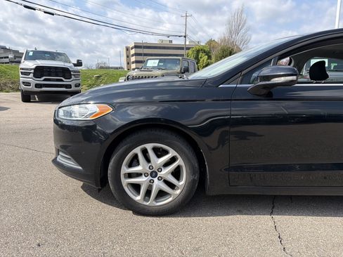 Used 2016 Ford Fusion SE image 6