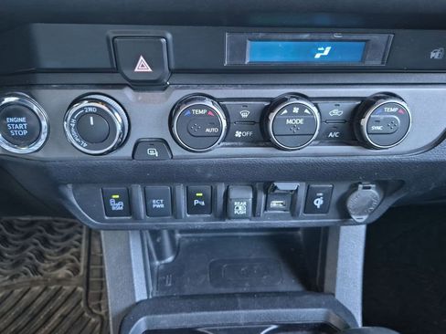 Used 2022 Toyota Tacoma TRD Sport w/ Technology Package AWD/4WD image 25