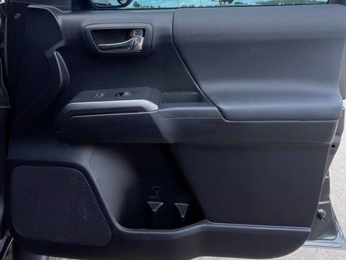 Used 2019 Toyota Tacoma TRD Sport w/ Technology Package AWD/4WD image 34