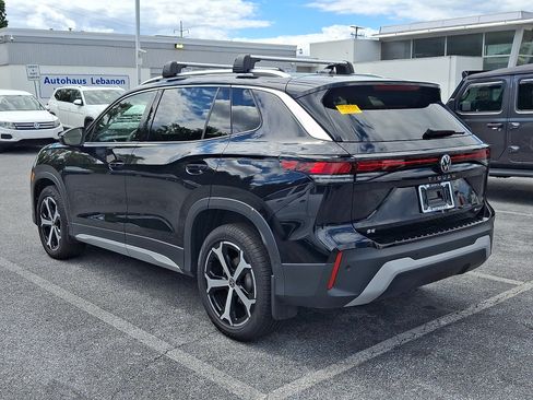 Used 2025 Volkswagen Tiguan SE AWD/4WD image 3