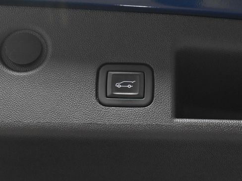 Used 2023 Chevrolet Equinox Premier image 31