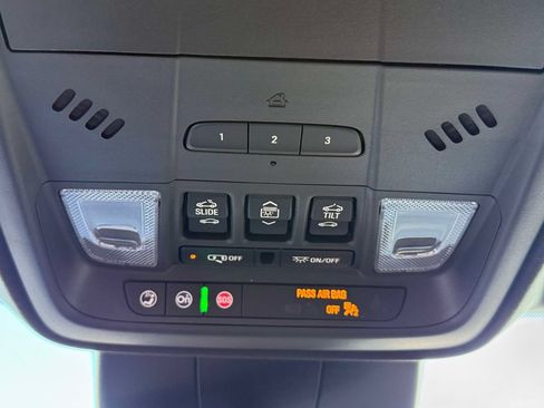 Used 2025 Cadillac XT4 Premium Luxury FWD image 30