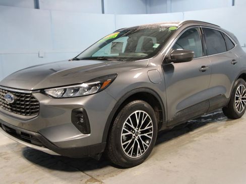 Used 2025 Ford Escape SE image 28