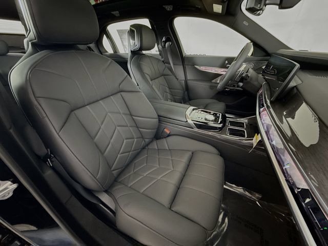 Used 2026 BMW 760i xDrive AWD/4WD image 30