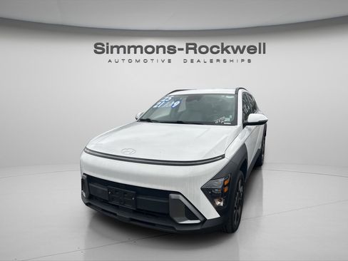 Used 2025 Hyundai Kona SEL image 3