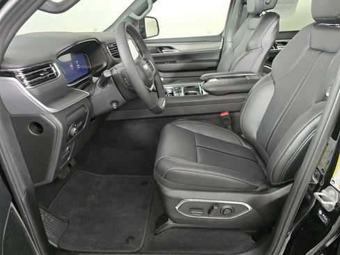 New 2025 Jeep Wagoneer L Series II w/ HD Trailer Tow Package w/25F image 16