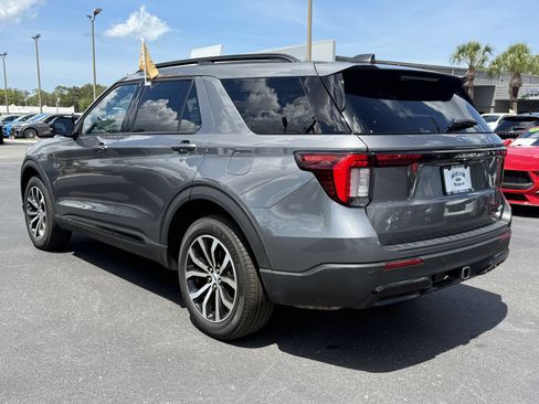 Certified 2025 Ford Explorer ST-Line AWD/4WD image 7