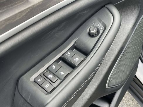 New 2026 Jeep Grand Cherokee Limited w/ Luxury Tech Group II AWD/4WD image 24