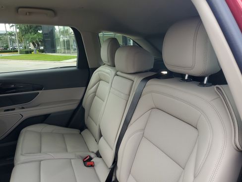 Used 2025 Lincoln Nautilus Premier image 17