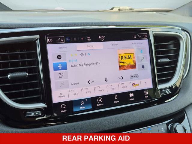 Certified 2025 Chrysler Pacifica Select FWD image 24