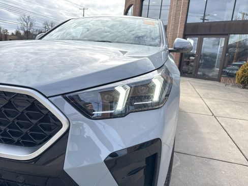 Used 2025 BMW X2 xDrive28i image 9