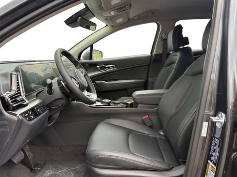 New 2025 Kia Sportage EX image 9