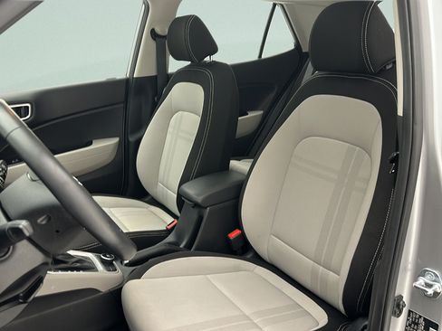 Used 2025 Hyundai Venue SEL FWD image 14