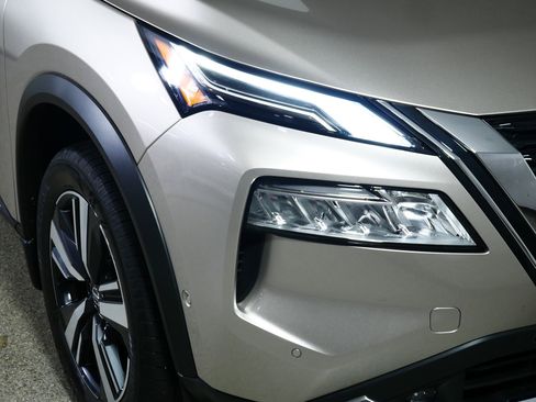 Used 2021 Nissan Rogue Platinum AWD/4WD image 16