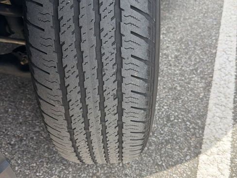 Used 2018 Toyota Tacoma SR w/ SR Convenience Package image 2