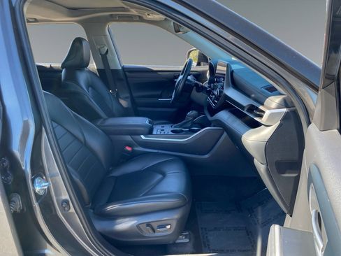 Used 2024 Toyota Highlander XLE image 15