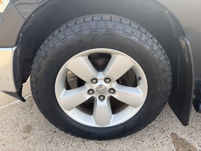 Used 2018 RAM 1500 Classic SLT w/ SLT Plus D←cor Group AWD/4WD image 10