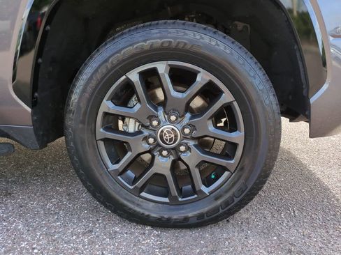 Used 2022 Toyota Tundra Platinum image 11