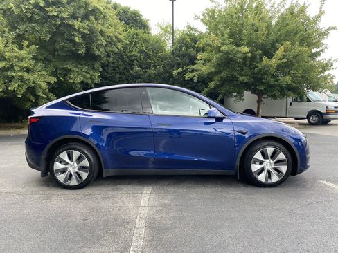 Used 2023 Tesla Model Y Long Range AWD/4WD image 10