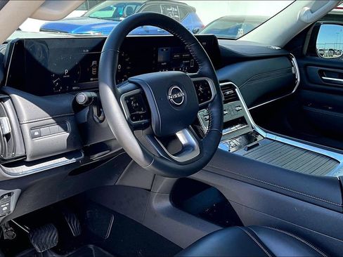 Used 2025 Nissan Armada SV image 17