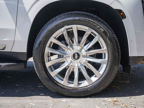 Used 2021 Cadillac Escalade Premium Luxury AWD/4WD image 9