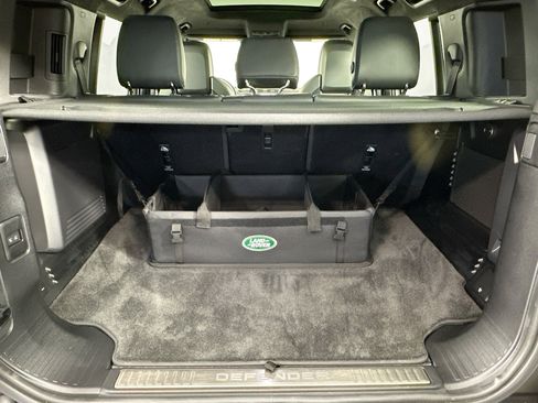 Used 2025 Land Rover Defender 110 image 29
