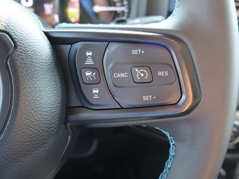 Used 2025 Jeep Wrangler Unlimited Rubicon 4xe w/ Safety Group AWD/4WD image 16