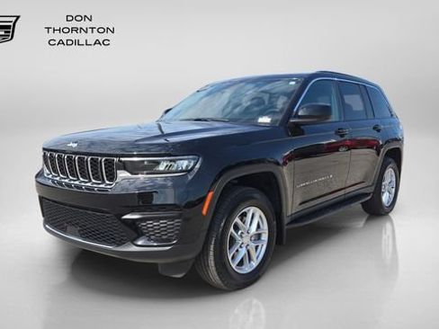 Used 2025 Jeep Grand Cherokee Laredo w/ Luxury Tech Group I AWD/4WD image 1