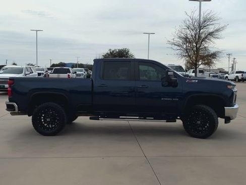 Used 2022 Chevrolet Silverado 2500 LT w/ Convenience Package image 9