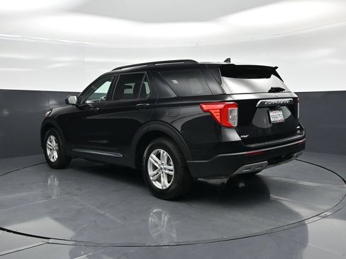 Used 2022 Ford Explorer XLT AWD/4WD image 6