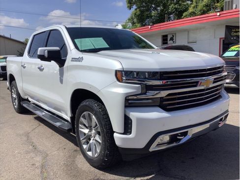 Used 2019 Chevrolet Silverado 1500 High Country w/ Technology Package AWD/4WD image 3
