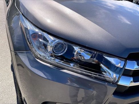 Used 2019 Toyota Highlander Limited Platinum AWD/4WD image 32