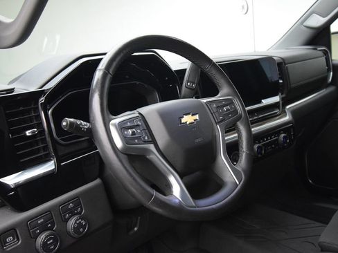 Used 2022 Chevrolet Silverado 1500 LT AWD/4WD image 16