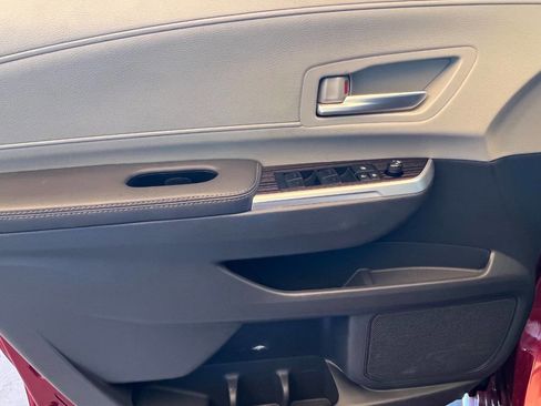 Used 2023 Toyota Sienna XLE image 9