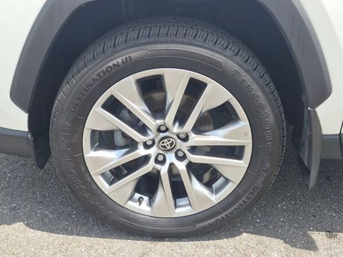 Used 2022 Toyota RAV4 XLE Premium AWD/4WD image 21