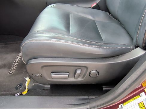 Used 2018 Toyota Highlander SE image 13