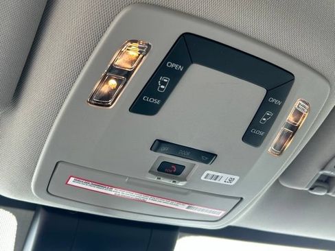 Used 2023 Toyota Sienna LE FWD image 53