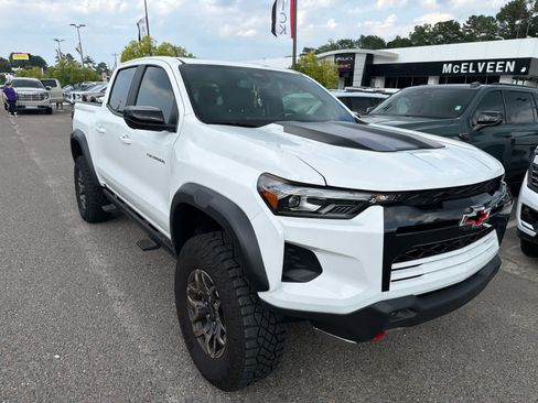 Used 2026 Chevrolet Colorado ZR2 w/ Technology Package AWD/4WD image 3