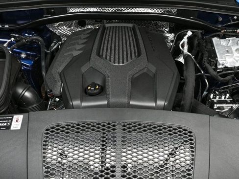 Certified 2026 Porsche Macan image 35