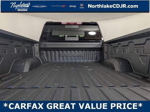 Used 2024 Chevrolet Silverado 2500 ZR2 w/ Technology Package image 24