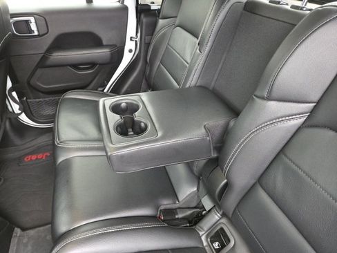 Used 2022 Jeep Gladiator Overland w/ Cold Weather Group image 45