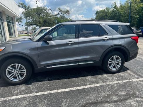 Used 2024 Ford Explorer XLT w/ Equipment Group 202A AWD/4WD image 2
