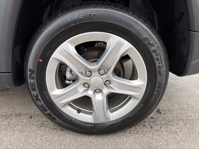 Used 2024 Jeep Compass Latitude AWD/4WD image 11