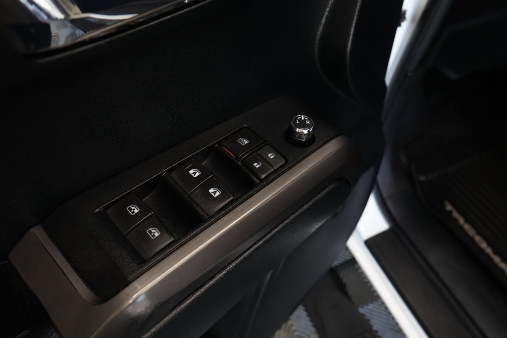 Used 2016 Toyota Tacoma TRD Sport AWD/4WD image 18