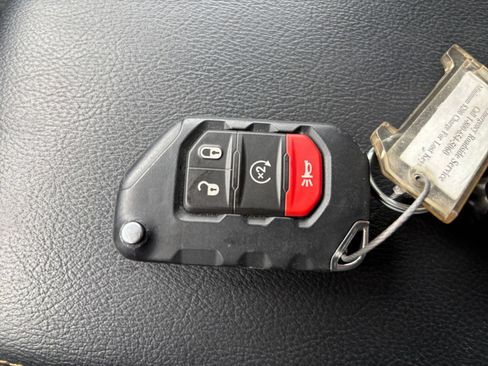 Used 2025 Jeep Wrangler Unlimited Sahara AWD/4WD image 21