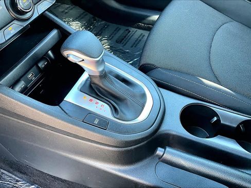 Used 2022 Kia Forte LXS w/ LXS Technology Package image 16