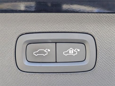 Used 2022 Volvo XC90 T6 Inscription w/ Climate Package image 13