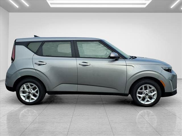 Used 2024 Kia Soul LX w/ Option Group 015 FWD image 23