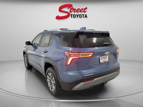 Used 2025 Chevrolet Equinox LT w/ Convenience Package II FWD image 2