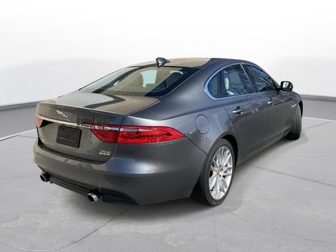 Used 2017 Jaguar XF Prestige image 8